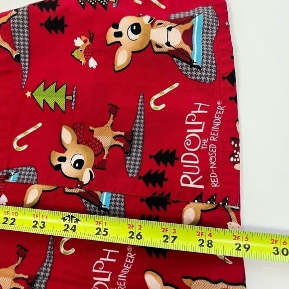 RUDOLPH THE RED NOSED REINDEER Women’s Scrub Sz 2X Multi Color V-neck SS - Picture 11 of 11